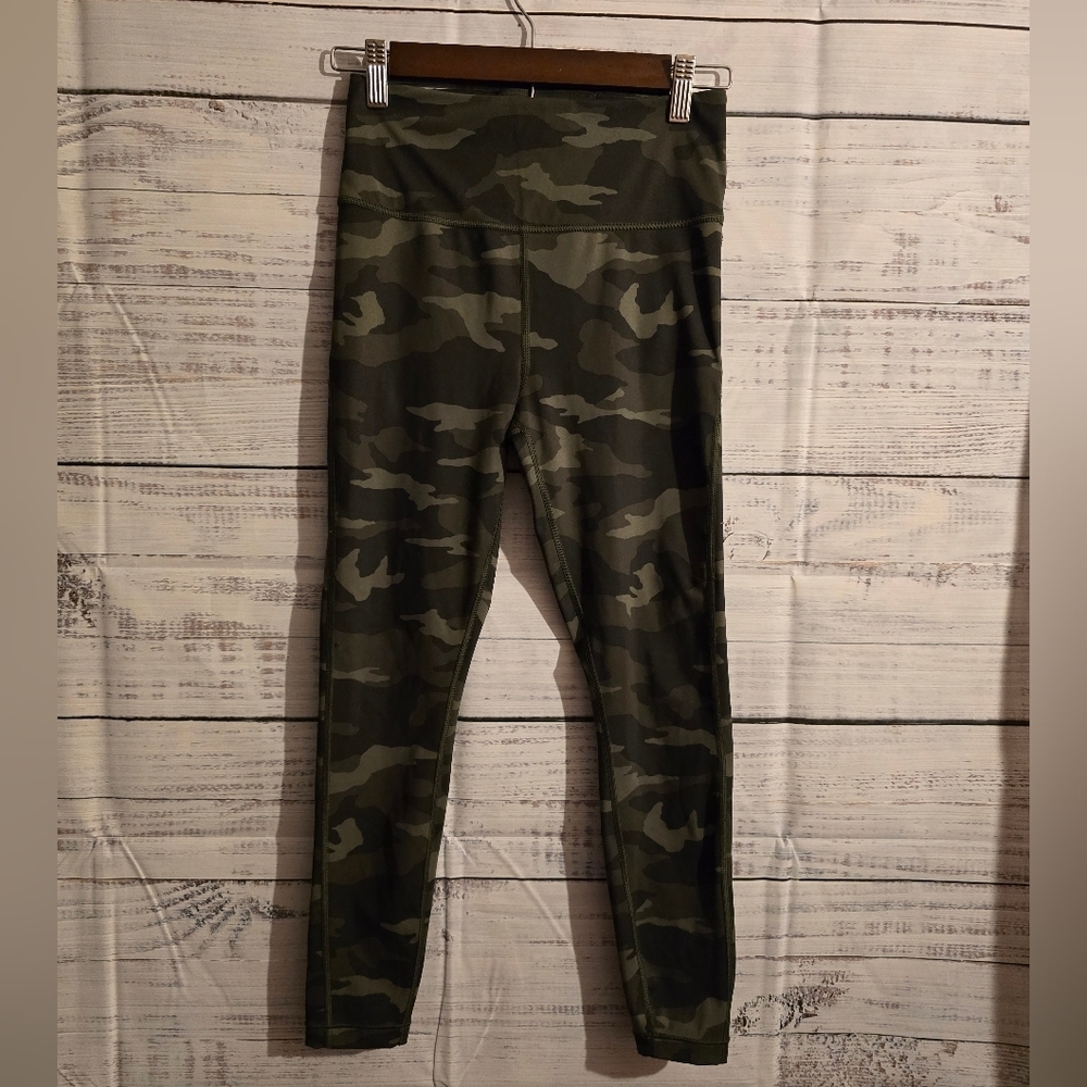 Athleta Ultimate 7/8 Womans Camo Leggings With Pockets Size Xsmall